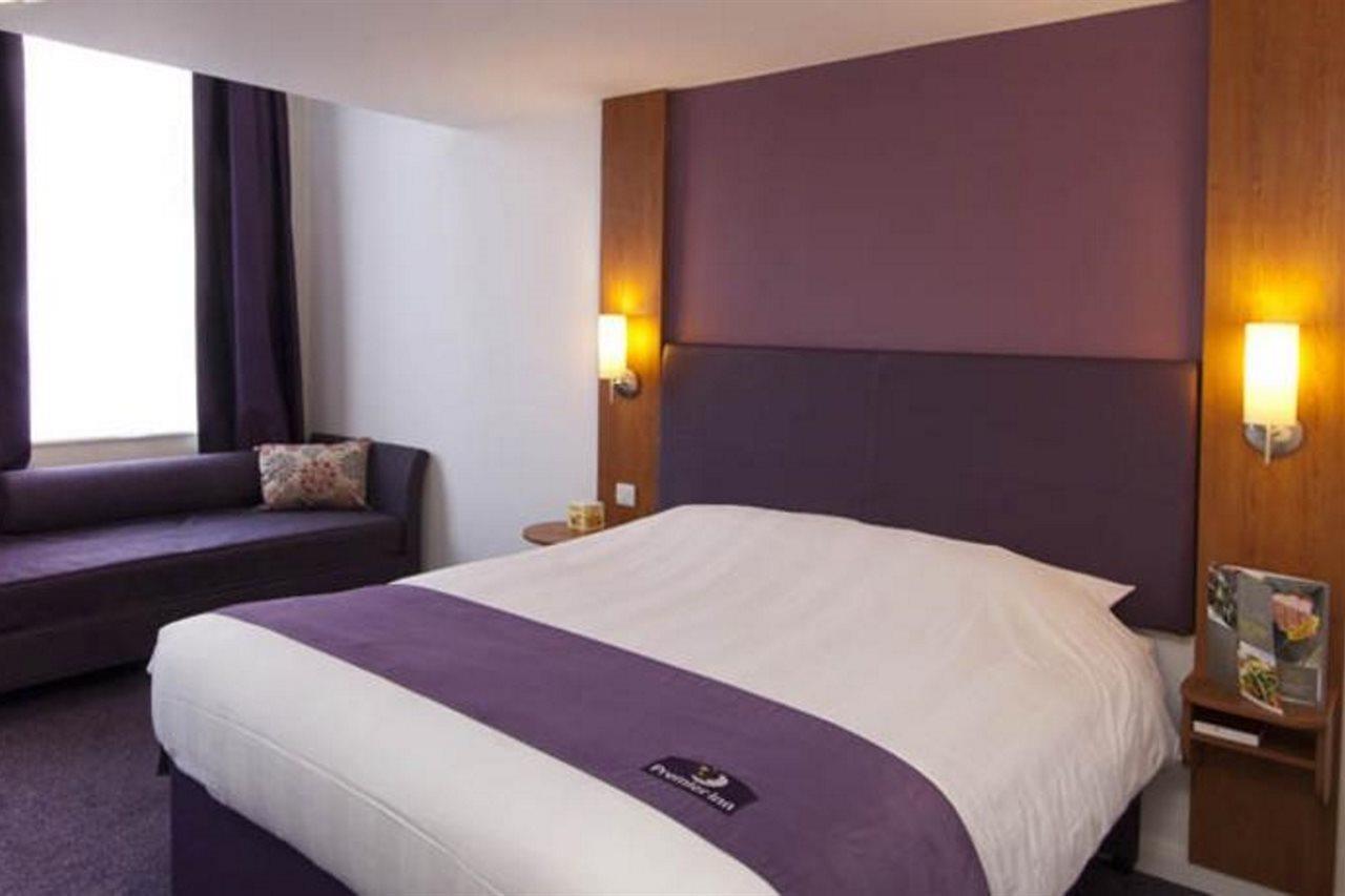 Premier Inn Glasgow Bearsden Exterior foto