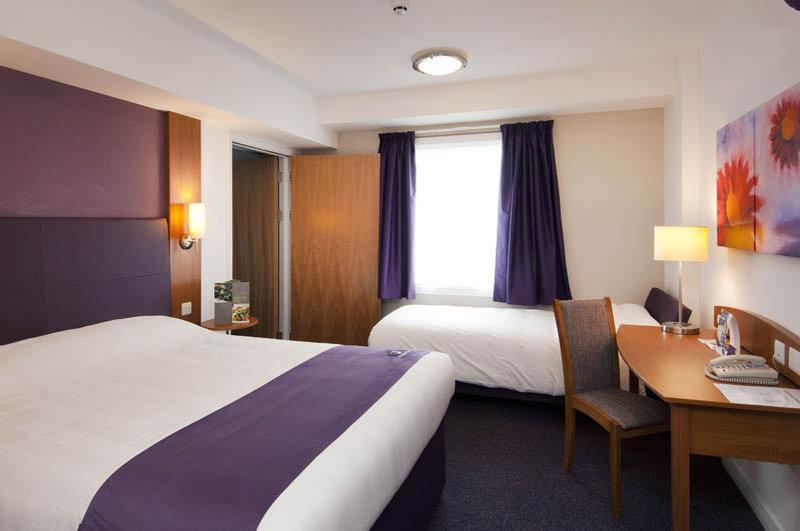 Premier Inn Glasgow Bearsden Exterior foto